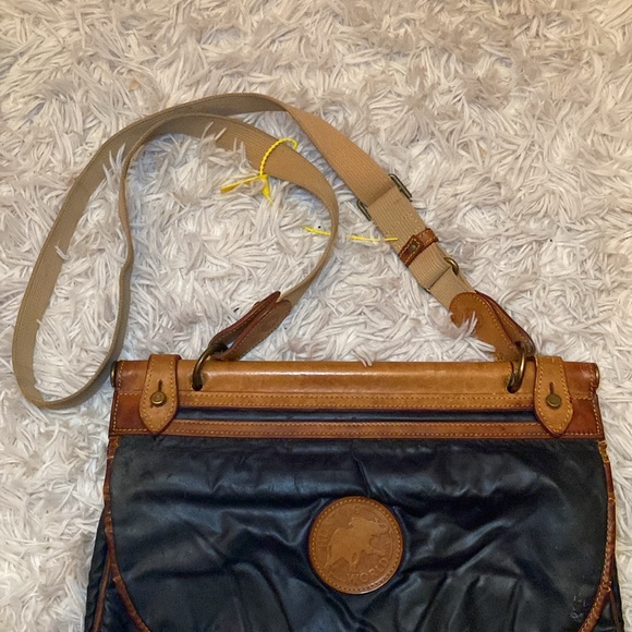 Hunting World Crossbody Long Strap Bag - Picture 3 of 12